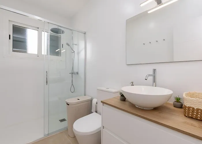 Moderno Totalmente Reformado Con Vistas Al Mar